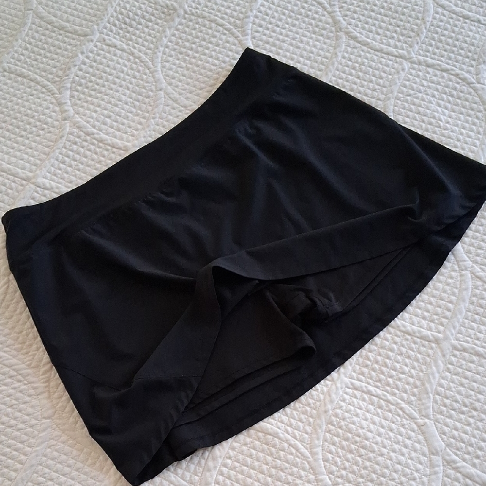 RB3 Black Athletic Skort with two inner pockets - NWOT